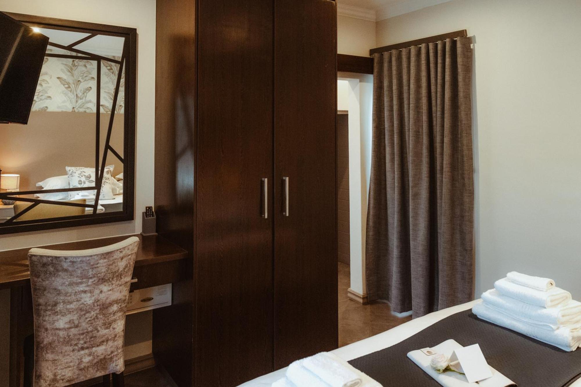 The Feather Hill Boutique Hotel Potchefstroom Eksteriør billede
